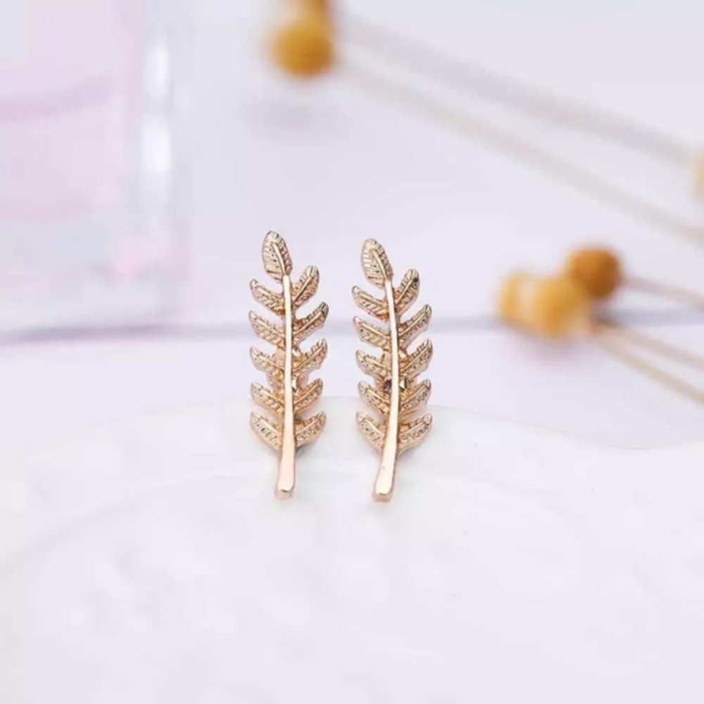 💎✨ Olive Branch Ear Climbers - Picture 3 of 5